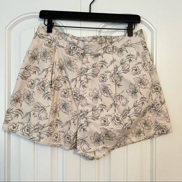 Gianni Bini Pants - Gianni Bini Floral Botanical Print High Rise Waist Shorts Size 10